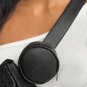 NEW Mandrn Rover Circle Pouch -Black